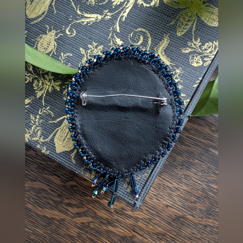 Beautiful Handmade Beaded Cameo Brooch - Picture 4 of 5